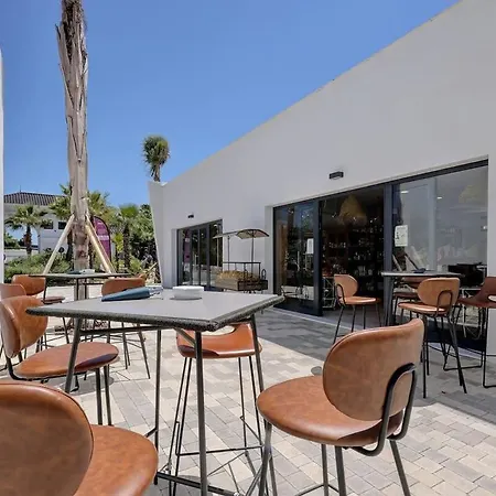 Apartment New Luxury In Family W Pools Wifi