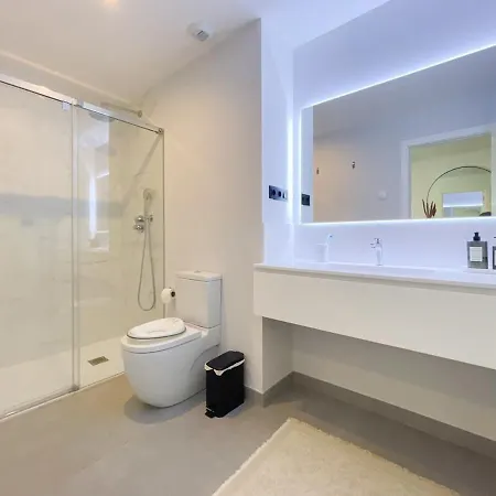 New Luxury In Family W Pools Wifi Apartment