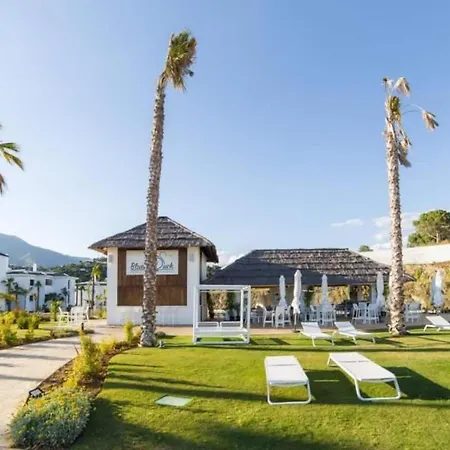 New Luxury In Family W Pools Wifi Apartment
