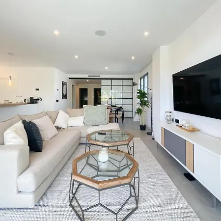 New Luxury In Family W Pools Wifi Apartment *