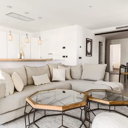 New Luxury In Family W Pools Wifi Apartment